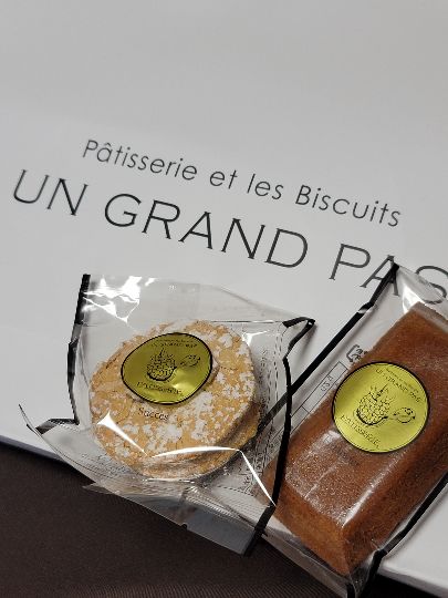 ＵＮ ＧＲＡＮＤ ＰＡＳの焼き菓子